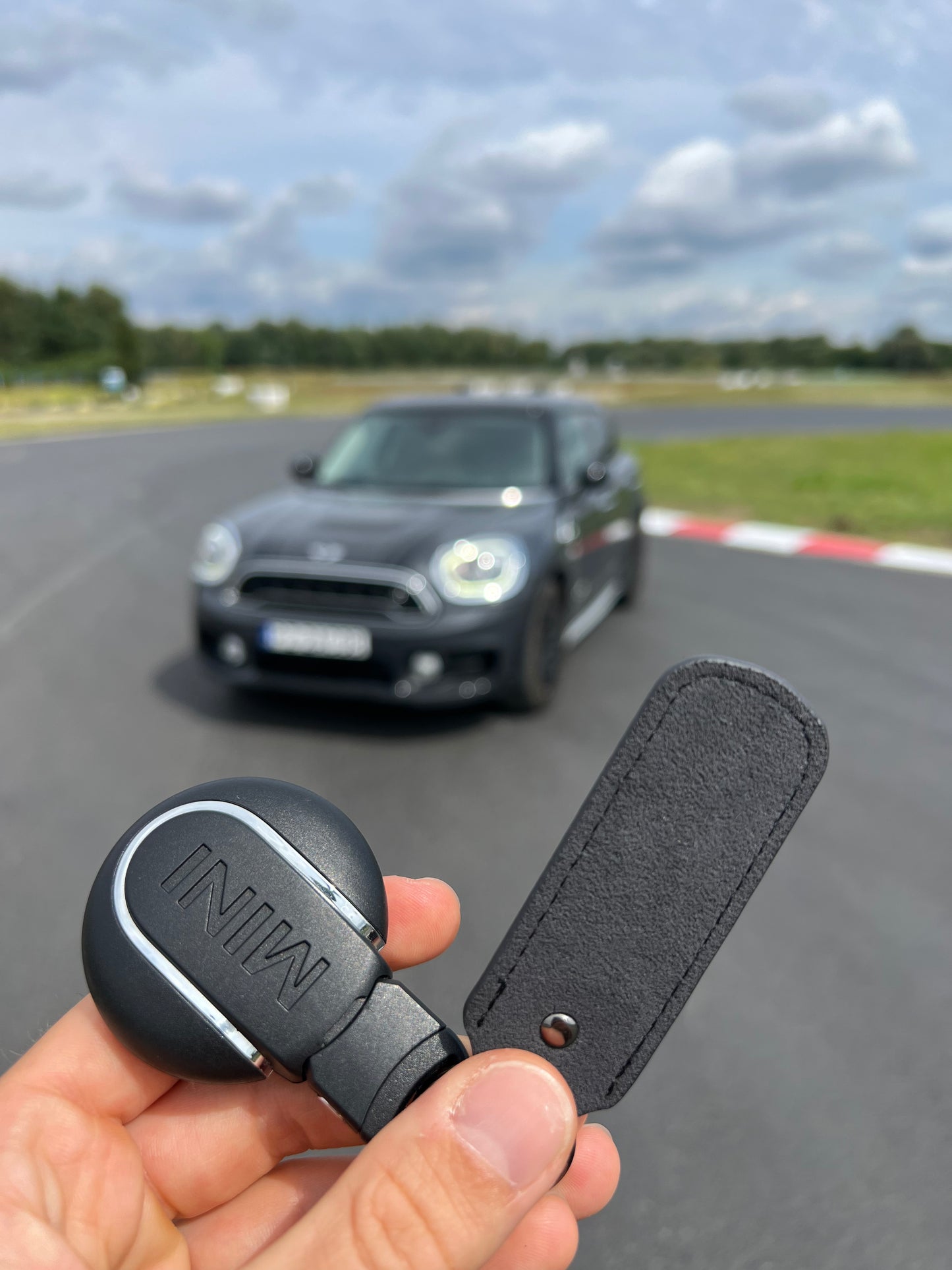 Brelok Alcantara